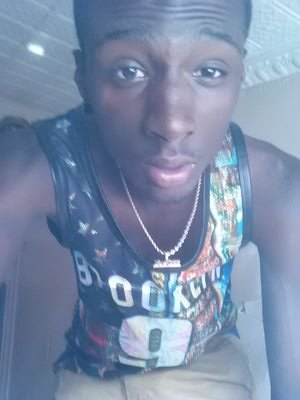 I'm 6'4 I like playing to play sports im very Athletic and im a Freshman @SU And i like to Chill and Smoke marijuana.#HighTime #RichHomieGang #TeamVirgo