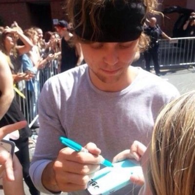 I'm 16 ok? @5SOS_Elmaaa @Kyliee1D5SOS and @Harry_LucyS are my baes 3 #LukeFollowElmaPlease