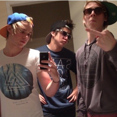 free follow from @radicalrvsa :) mind following her ?(: