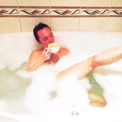 nikduze's profile picture. gurl.