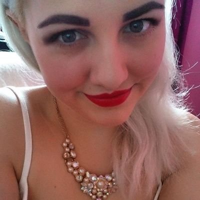 23, engaged, makeup artist student, metal head,✌ comic nerd and gamer geek