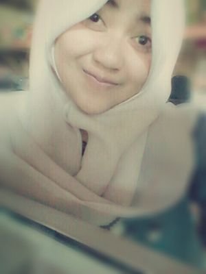 viaivanee's profile picture. should it be?