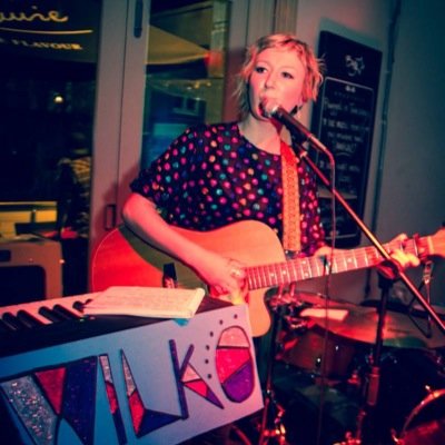 alanawmusic's profile picture. I'm a singin', songwritin' booty shaker from Melbourne. I play guitar and keyboard and a little triangle here and there. Check out my vids! ❤️xx