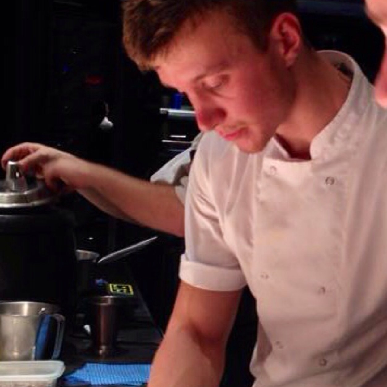 Snr Sous Chef @CoworthParkUK, 1 ⭐️. From North Yorkshire, living in the south east countryside. All about cooking, eating and training. Insta: NathanJamesT67