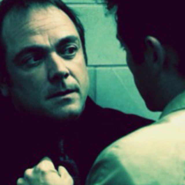 [Supernatural] Crowley, the king of Hell, formerly the King of the Crossroads. My real name is secrets ♥ (RP/BOT) #SPN