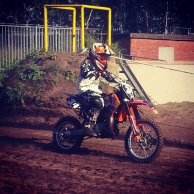 etcrosser's profile picture. 