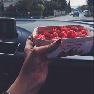 http://t.co/uwHlq5Vg6H 

Instagram : 0hanadii