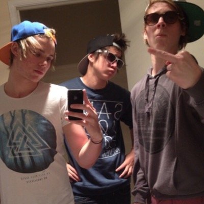 free follow from @radicalrvsa :) mind following her ? (: