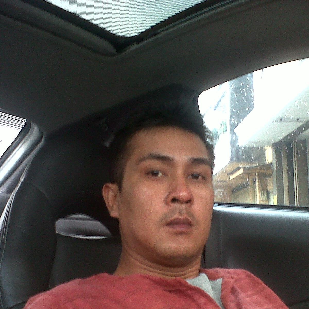 toniparapat's profile picture. 