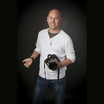Evolutionär evangelist & profan profet. Podlyssnande, filmtittande och funderande vetenskaplig skeptiker. Då: Pingst. Nu: Sekulär Humanist. Gift & 3 barn.