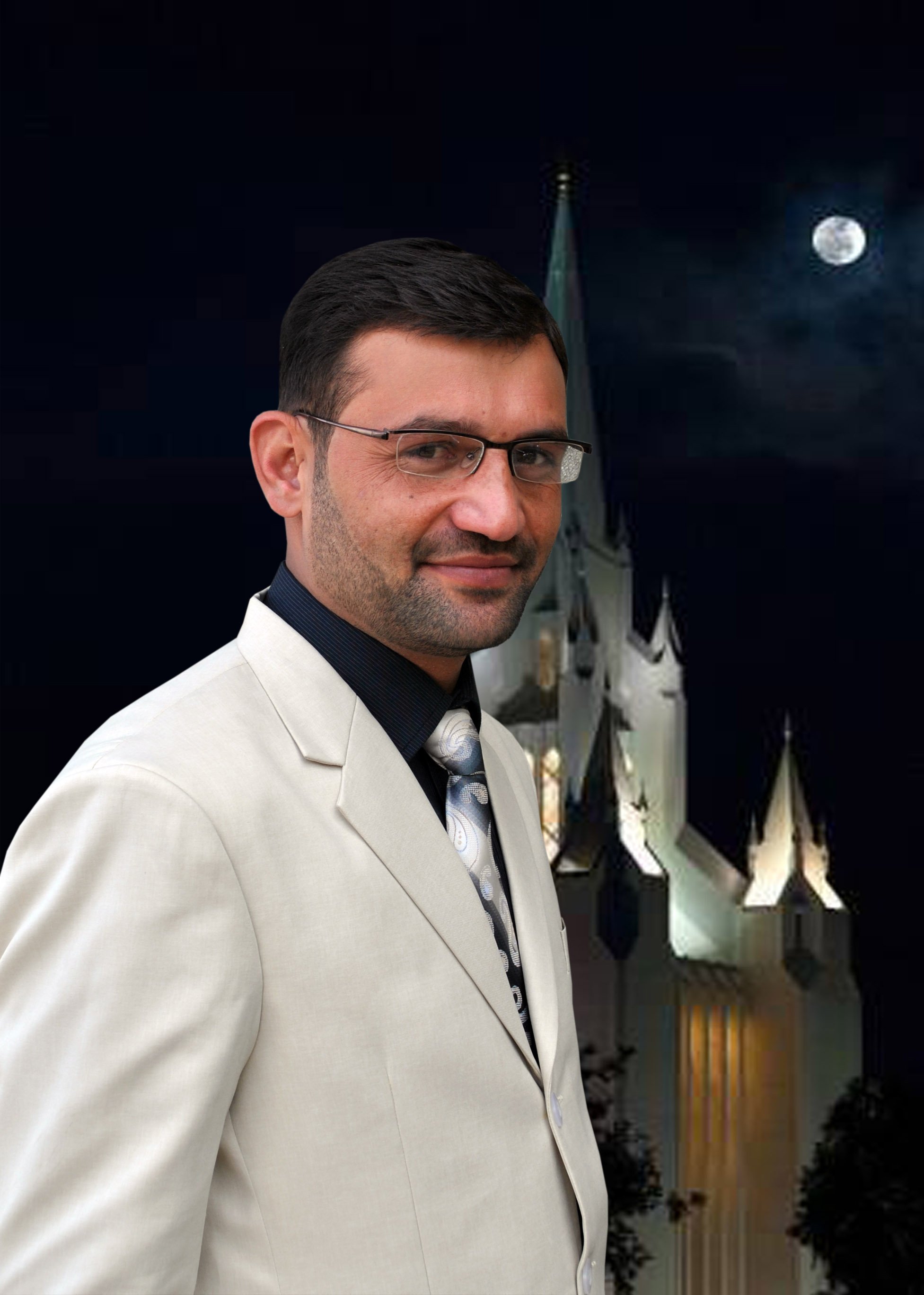 qamarkhan00's profile picture. 