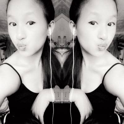 I follow back! turning 18 this November!
