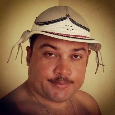 Dou um alô ao inimigo, encontro um abrigo no peito do meu traidor... faz parte do meu show, faz parte do meu show, meu amor!!!