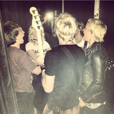 Fanrun account for R5 ,we do imagines and ships x R5 is our idols ,Ross is our romeo and were his juliet, FOLLOW ON INSTAGRAM @R5aretheones