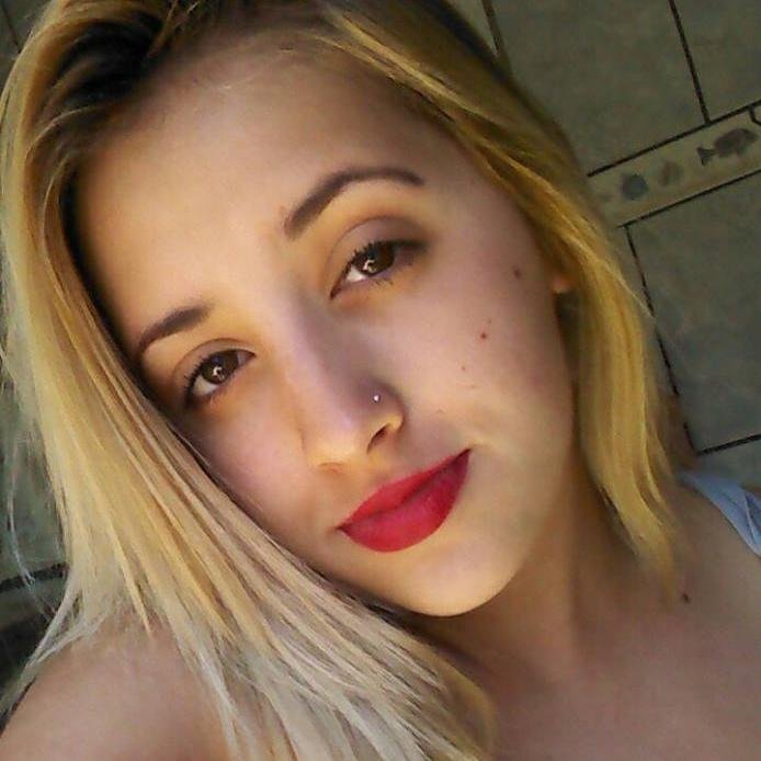 Em algum lugar, pra relaxar, eu vou pedir pros anjos cantarem por mim. Pra quem tem fé, a vida nunca tem fim. Não tem fim ! ♫