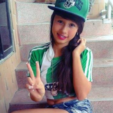 me gusta hacer amistad cantar bailar y soy roycenatica