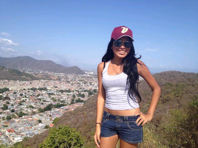 Ros3lyz's profile picture. 100% amante de la musik... y el futbol