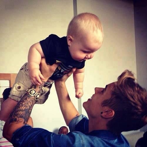 Fivester,Belieber,Bautister,Humanoide.
¿Como no me iva enamorar? Si siempre me hizo reir*-*3