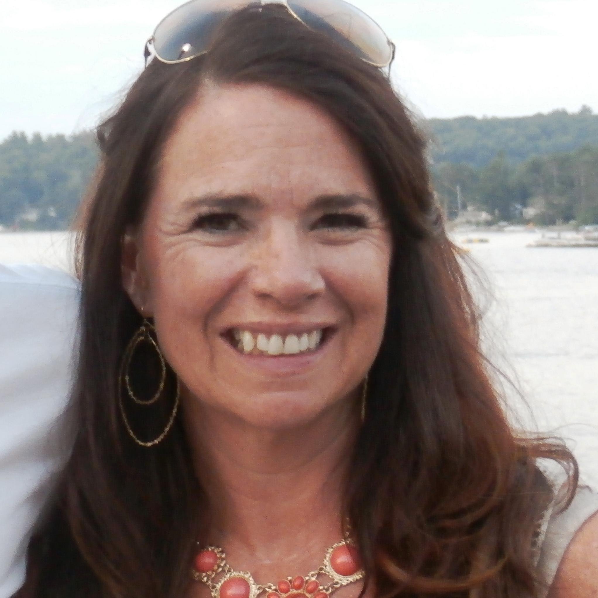 Mother, friend, marketer @Oracle, fitness enthusiast, affinity for art and architecture, wine lover and novice foodie. All opinions are my own.