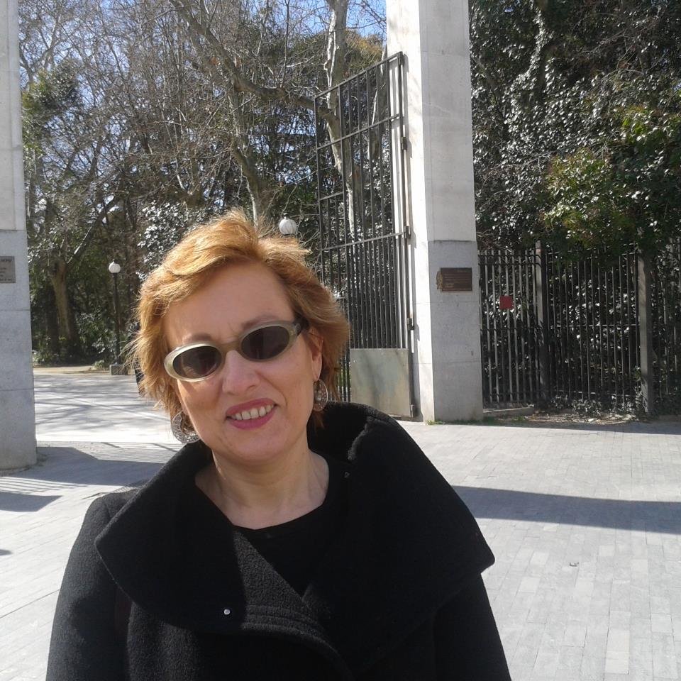 Profesora Titular de la UVA. Investigo sobre pobreza y desigualdad. Doy clases de estadística y econometría. Me gusta leer, el cine y mi huerto