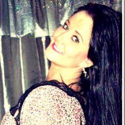 Hello am a full time mam to 3 gorgeous kiddies and also a career and a like to do modelling in my spare time also horse riding like to go out wiv my friends :)