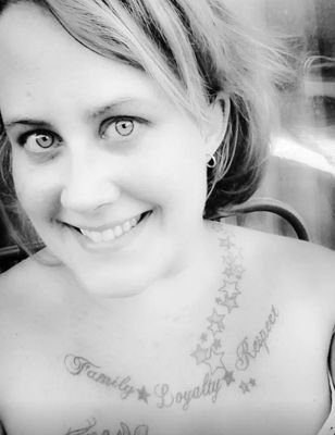 Im an artist and love all things craft and DIY when I am able. I'm a very free spirit & march to the beat of my own drum. I 3 my family