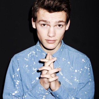 MrDoqe's profile picture. On the couch watching cartoons ➖ Instagram: @MrDoqe Snapchat: SoDoqe