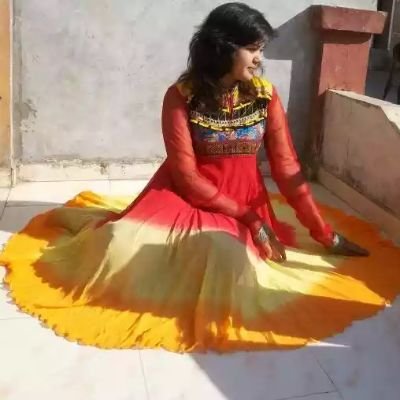 I am simple and fun loving gal, , love music and roaming out..... 

m a girl of soft n crystal heart, always try 2 far frm d people who r cheater, never hates w