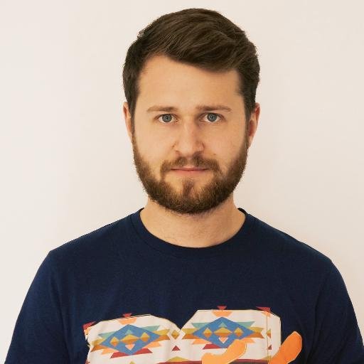 Fan ubogiego żartu i kolokwialnego języka
