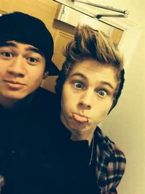 5SOS FAM & BELIEBER. Total misfit and its alright! I follow back!
