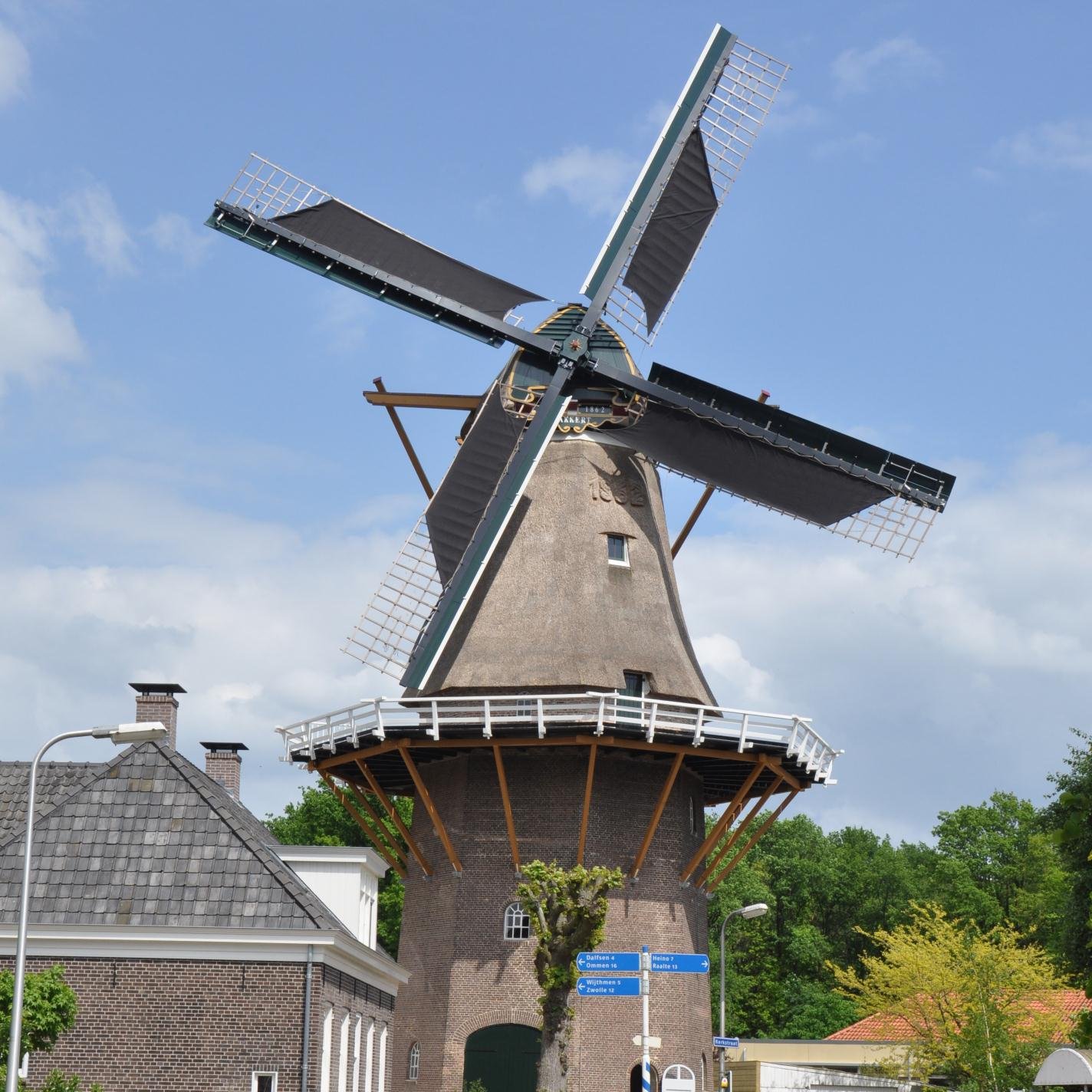 De Molen van Fakkert in Hoonhorst is in 1862 gebouwd en stond op de nominatie te worden gesloopt. Na daarvan te zijn gered in 2001, rest nog één uitdaging!!!