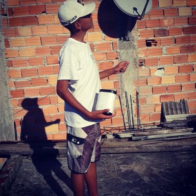 Sou homem desde moleque, honro o que tenho no peito
Minha mãe me deu caráter, meu caráter trouxe o meu respeito!