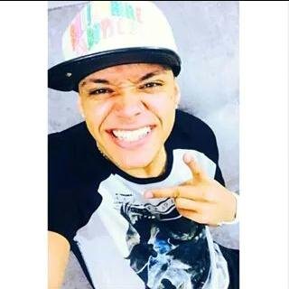 ~     Vou lutar, vou lutar, jamais vou desistir Te dou o céu, te dou o mundo todo para te ver feliz ♫ EU TE AMO @McKapelaMk Dona : #NicooLý  @_Moorenahdazn