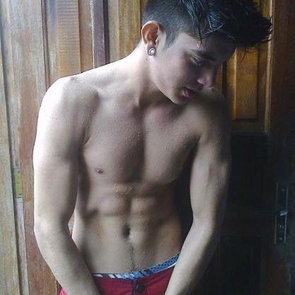 Fã da Bixa loira maconheira!❤️
Boylieber4Ever 
Gay é a puta que te pariu :*