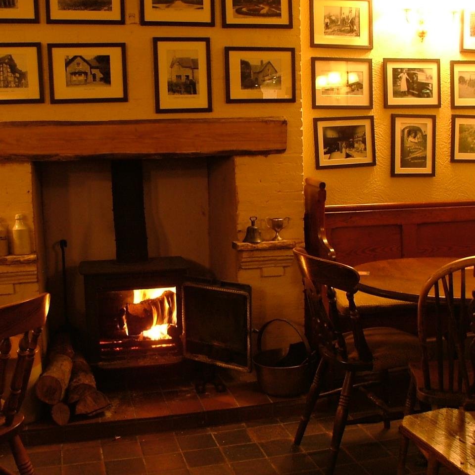 Traditional English pub serving real ales alongside a popular and authentic Italian restaurant.