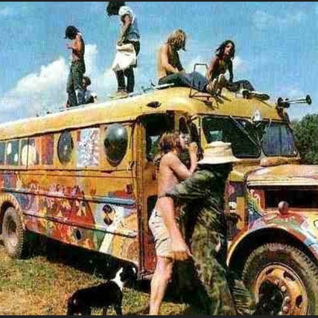 Bringin' back the golden age Hippies ! #StonersUnited Keeping smoking My Friends, Follow us if you love weed also if youre a hippie/stoner ! Good vibes :) !