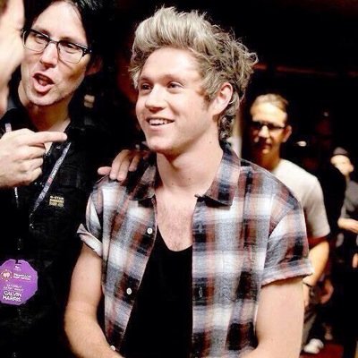 Deu me fez de vocês sua fã,e eu fiz de vocês minha vida,e o resto da bio o Niall comeu.❥ One Direction ❥ FOLLOW ME NIALL ❥