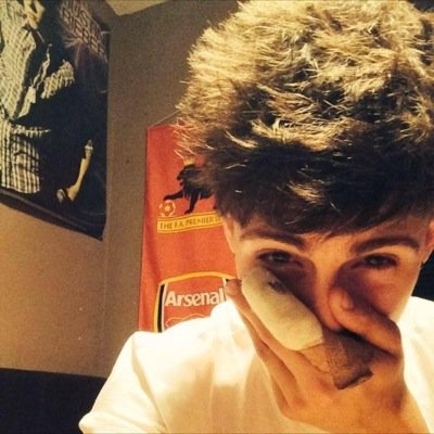 Hey my names sam and my face is used for several other fakie accounts

was a parody account now just an unused account with sam