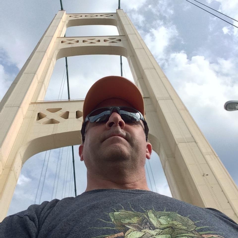 Squerb's profile picture. Yachtsman, sailing instructor, University of Michigan Alumnus, IT Guru