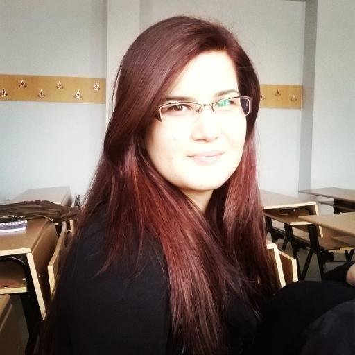 Türkish Airlinesde Hostes 
Karabük Üniversitesi /Kimyager  
KBÜ Kızılay Kulübü Eski Başkanı Çikolata sevmeyen ender şahsiyetlerden..