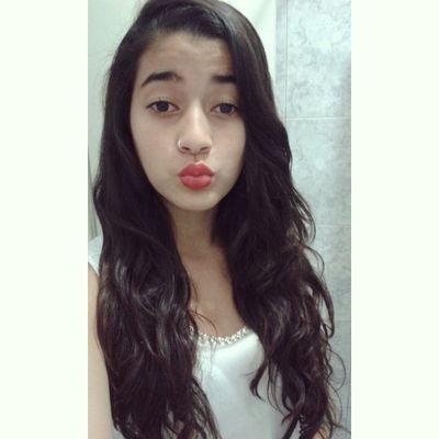 amo quem me ama, mas se for pra ficar de falsidade nem chegue perto ♡ insta: adriely_aicarti
