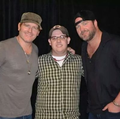 BYounblood's profile picture. That's Just Living Life On A Rock.