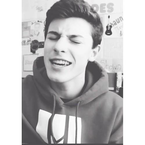 Eu ajudo a dar rt nos pedidos de follow do seu ídolo, mando dm para os famosos que me seguem no @justbelievejl, peço que deem rt no link do fixa xx