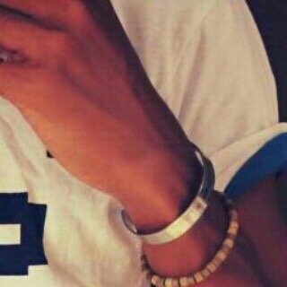 505Hwesh's profile picture. م نسيتهه بس ماعاد ابتسم لا جابو طاريه❤️