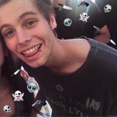 FOLLOW @lukeswayout SHE GAVE YOU A FREE FOLLOW I LOVE YOU