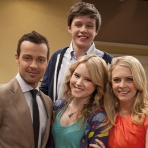 Fanpage for @ABCFMelissajoey stars @MelissaJoanHart @TaylorSpreitler @joeylawrence @NickJRobinson, please everyone follow this page and i will follow you back:)