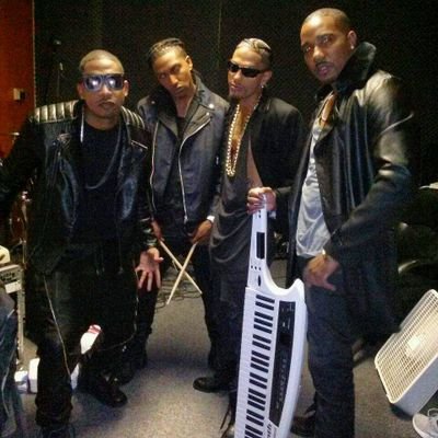 MetalRoze_'s profile picture. 