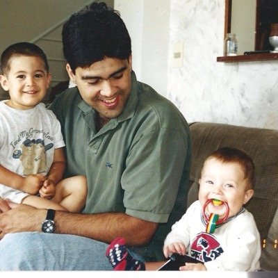 papá de 3 genios. me divierte mi profesión, así que casi no trabajo y me la paso de joda de lunes a sábado