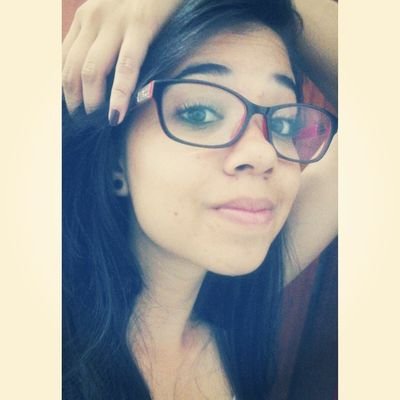 17 anos, mineira.
Cristã, tentando viver cada dia mais pelo Rei, e pelo Reino.