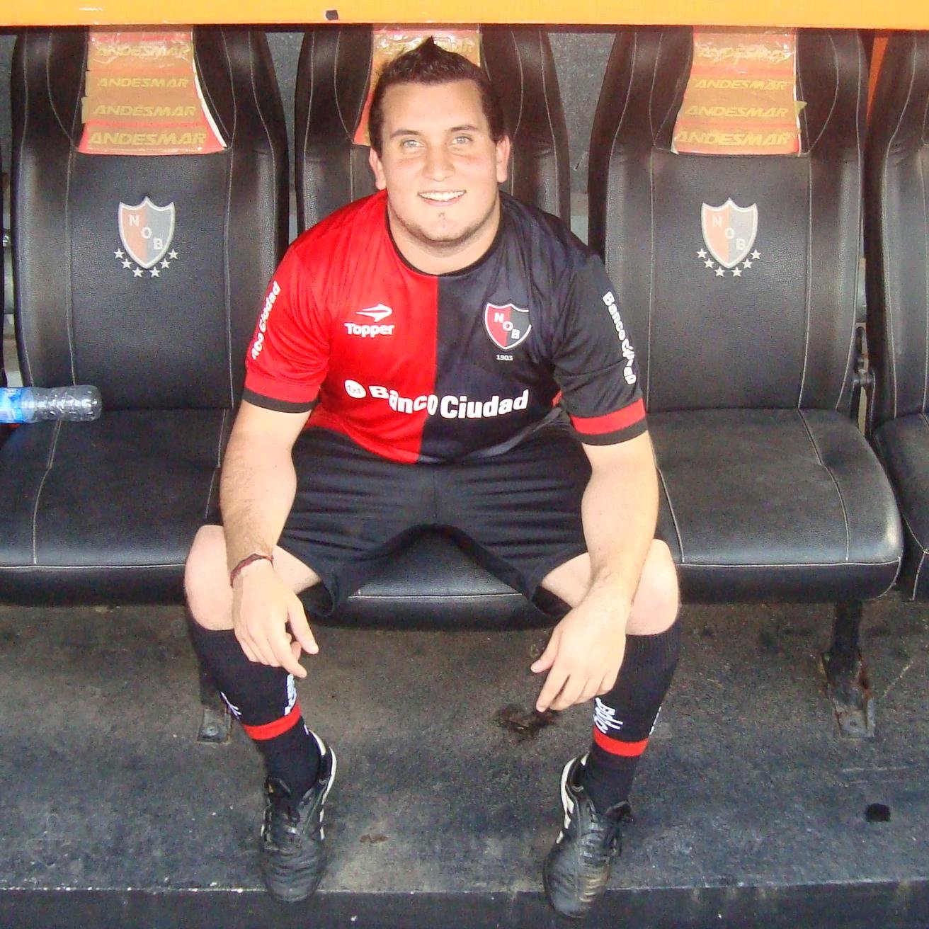 Tengo 29 soy fanático del Glorioso Newells Old Boys. Commercial sales en Overseas Argentina, amante la buena música y la vida!   !..!